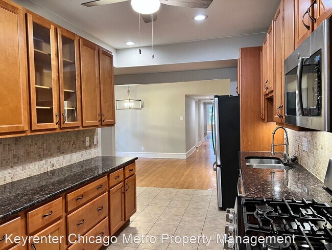 Building Photo - 4 br, 2 bath House - 842 W. Agatite Ave #2E