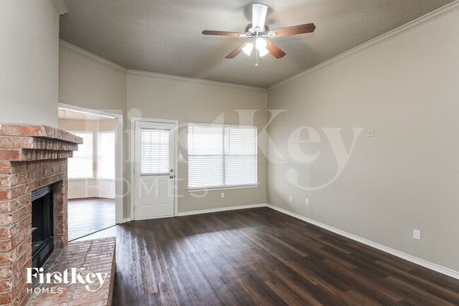 Building Photo - 901 Meadow Cir N