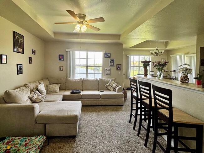 Foto del edificio - 3/2 unit with beautiful water view becoming available July 1st for an annual lease