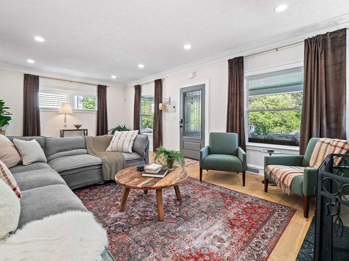 Foto principal - 18031 Larchwood Ave