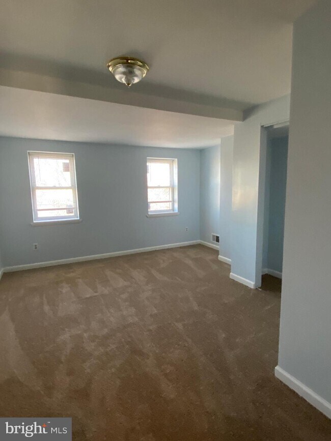 Building Photo - 1543 Argyle Ave
