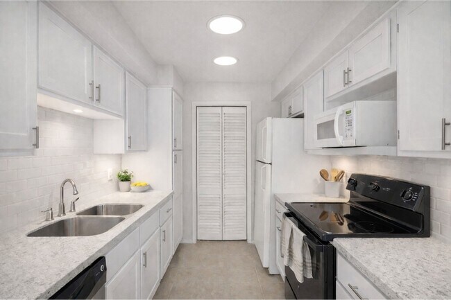 Foto del edificio - 6602 Harbor Town Dr