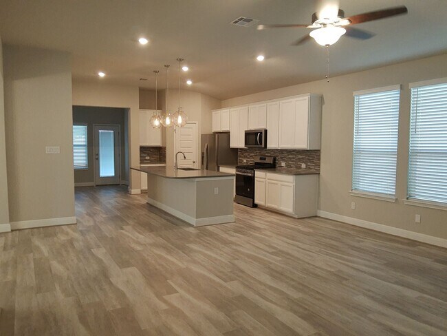 Foto del edificio - Brand New 3 Bedroom ~ Single Story ~ Located off Loop 1604 and Redland Rd.