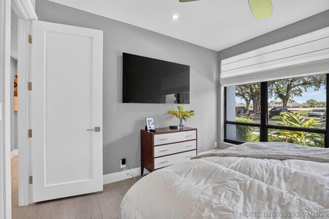 Foto del edificio - 7847 Lakeside Blvd