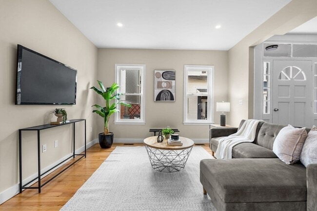 Photo - 362 Silver St House