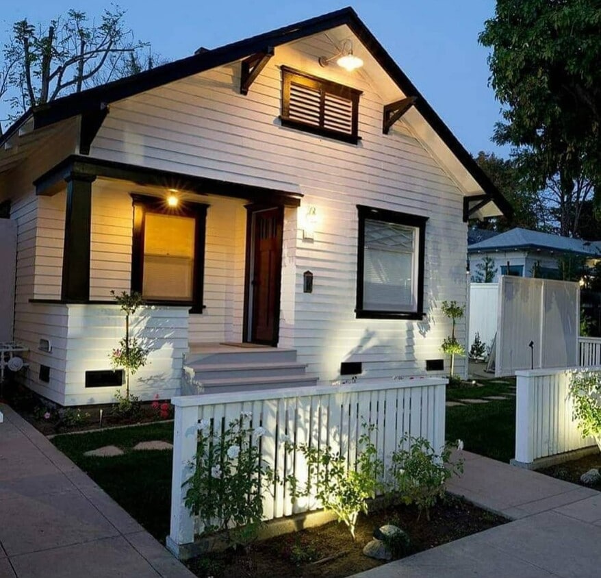 Primary Photo - 133 E Palmyra Ave