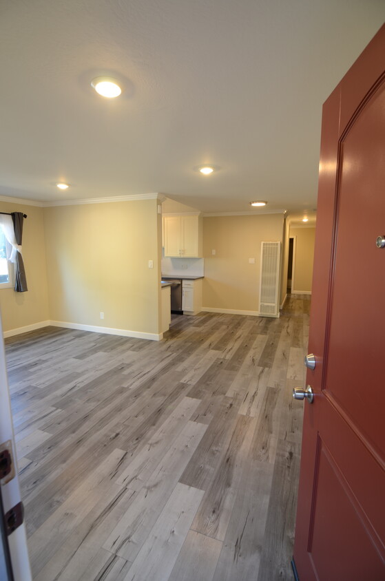 Primary Photo - 210 Armour Ave