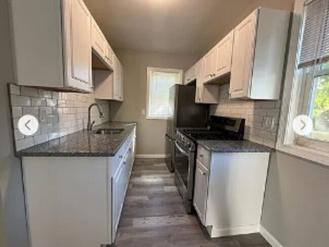 Building Photo - 44 Farnham Ave