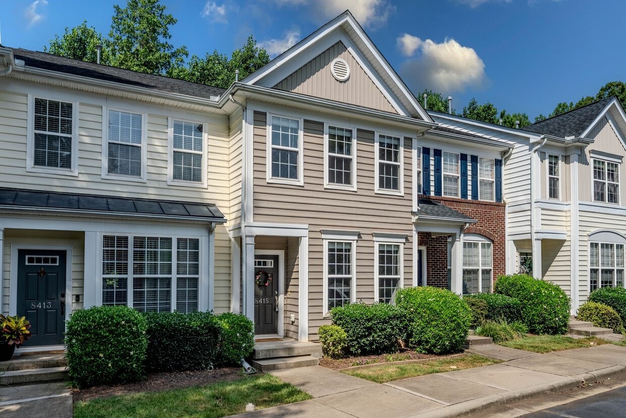 Spacious Townhome with Finished Basement -... - Spacious Townhome with Finished Basement -...