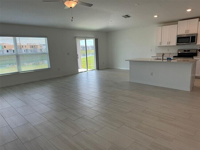Foto del edificio - 11222 Linden Depot Rd