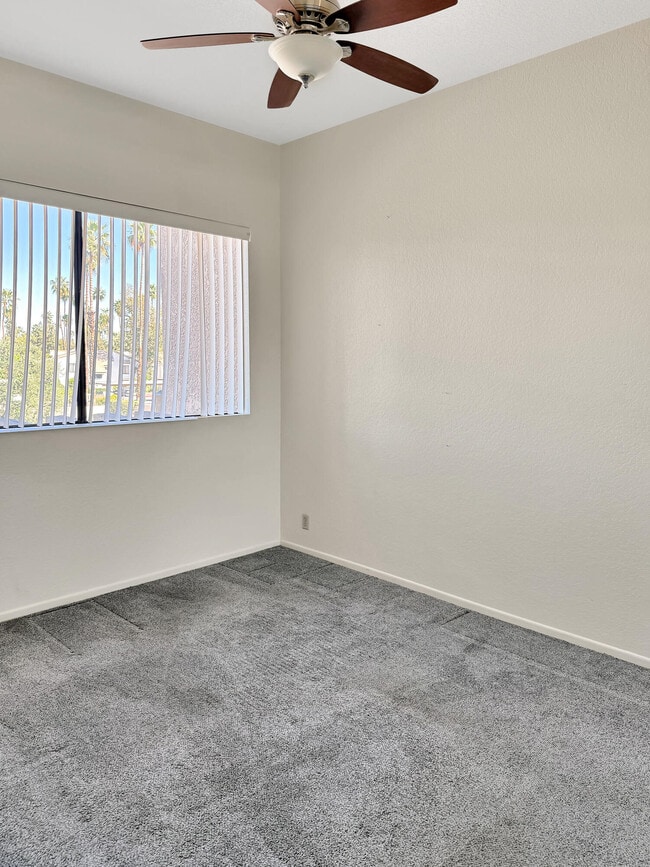Building Photo - 2601 S Broadmoor Dr