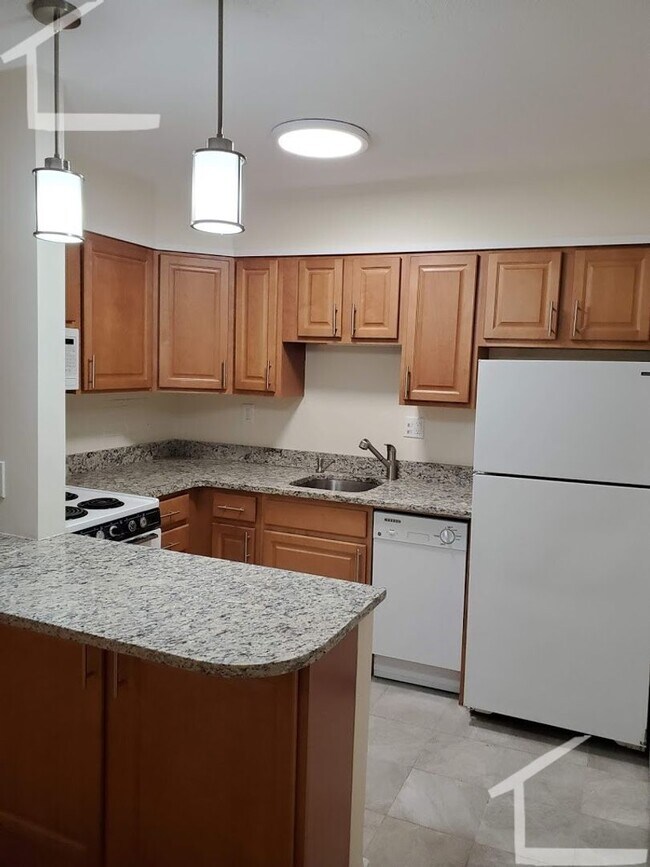 Foto del edificio - No Brokers Fee, Heat, Hot Water Included, ...