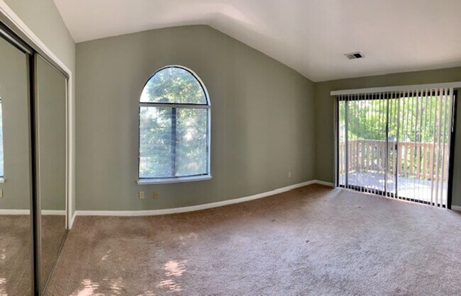 Foto del edificio - 3 bedroom Condo in a nice community with a...