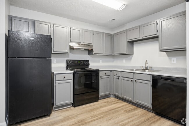 3BR, 2BA - 1,309SF - Kitchen - Brookside Pointe Apartments