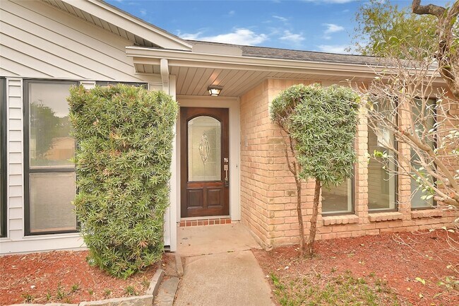 Foto del edificio - 8726 Wildforest Dr