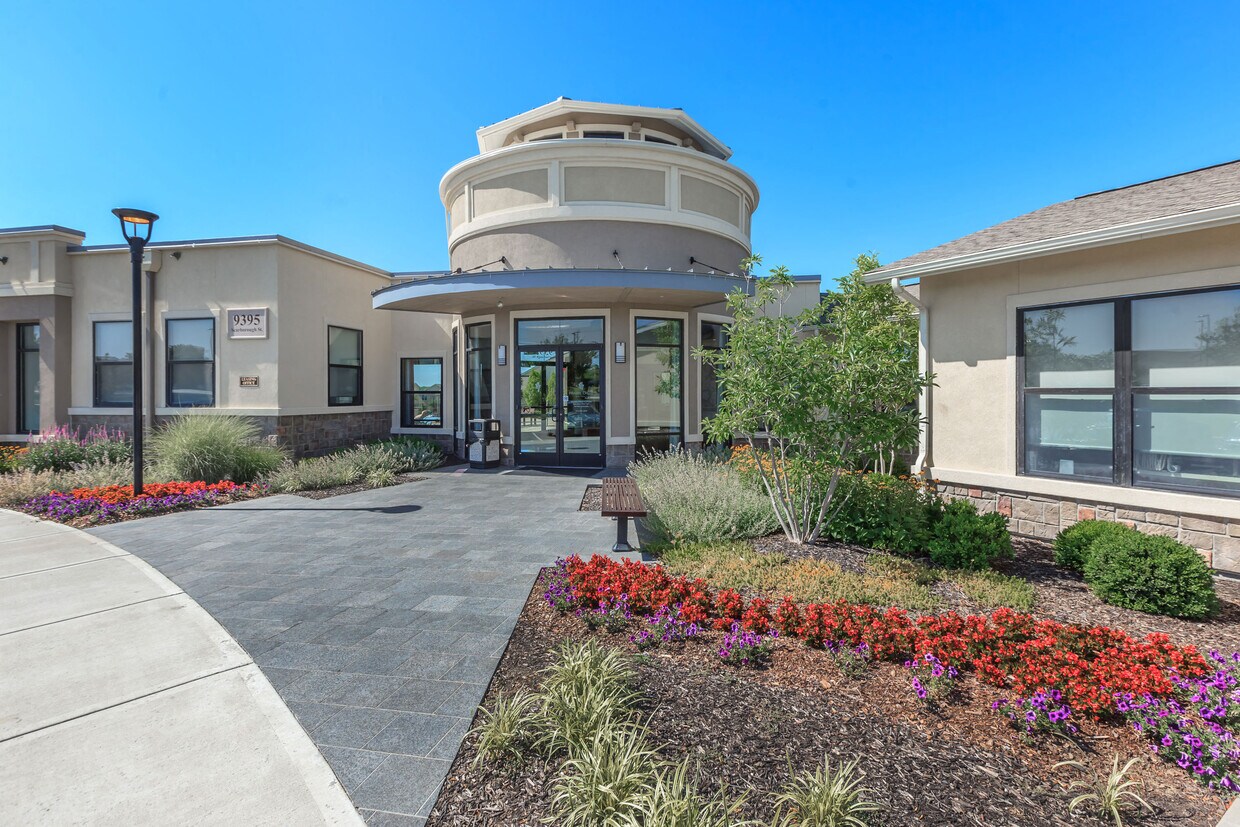 Prairie Creek Apartments & Townhomes 9395 Scarborough St Lenexa, KS