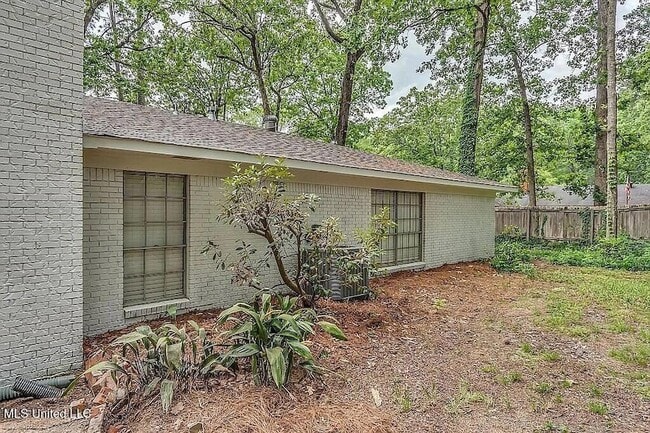 Building Photo - 132 Whippoorwill Rd