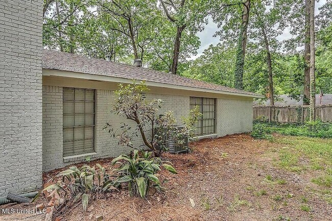Foto del edificio - 132 Whippoorwill Rd