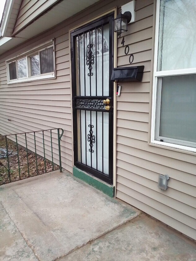 Primary Photo - 4400 W 21st Pl