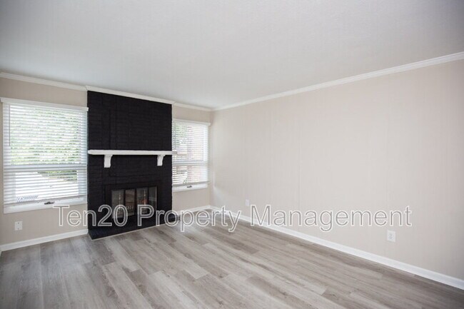 Foto del edificio - 2525 Norris Rd