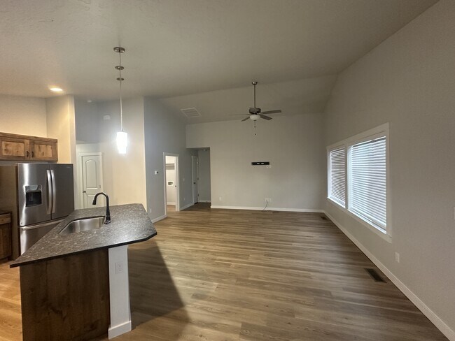 Foto del edificio - 248 Stagecoach Ave