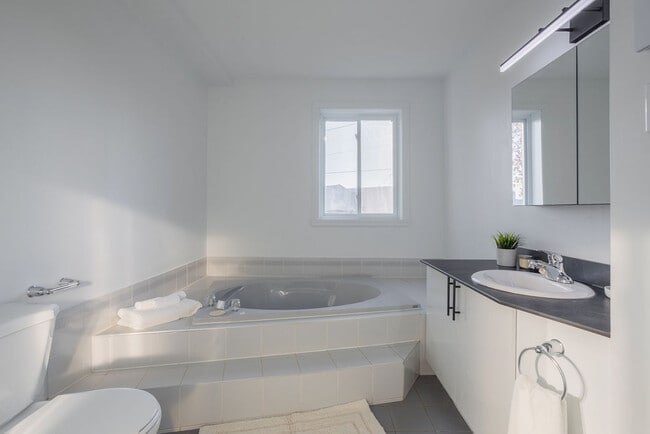 Building Photo - 91 AV JOLLIET