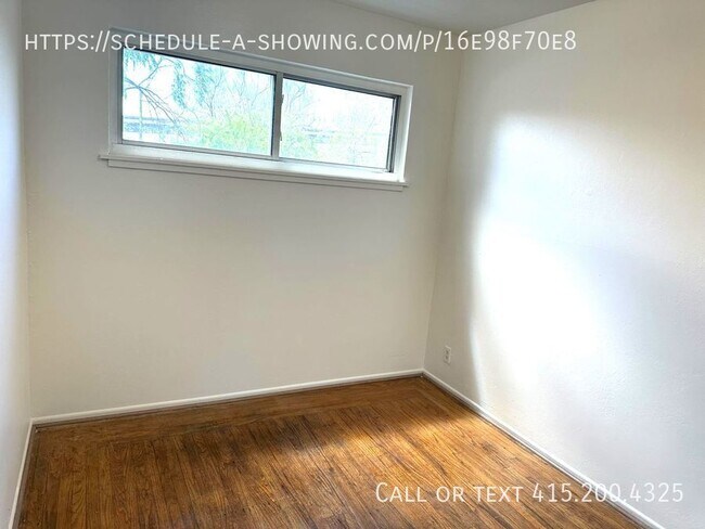 Building Photo - **2 Weeks free move in promo**Charming Thr...