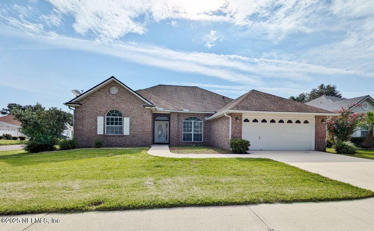 Foto principal - 2413 Cedar Trace Dr W