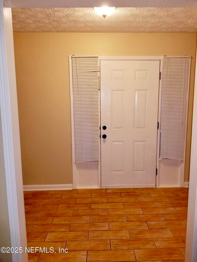Building Photo - 2758 Oakdale Dr W