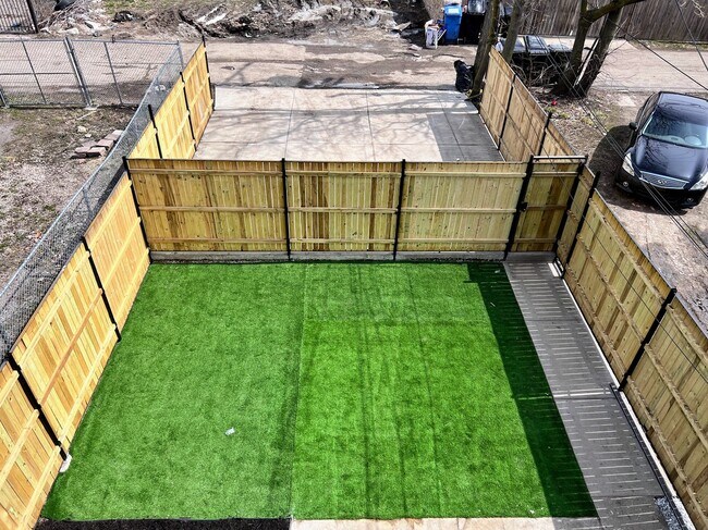 Building Photo - 1227 S Springfield Ave