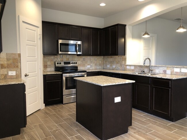 Building Photo - LUXURY 2 STORY DUPLEX LOCATED IN MIDLOTHIA...