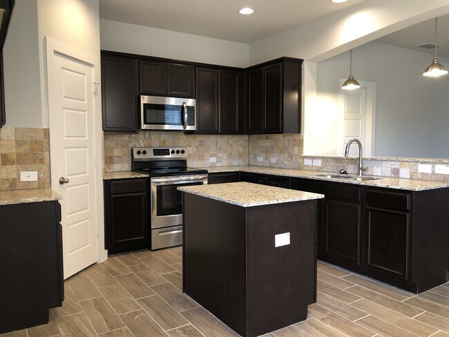 Foto del edificio - LUXURY 2 STORY DUPLEX LOCATED IN MIDLOTHIA...
