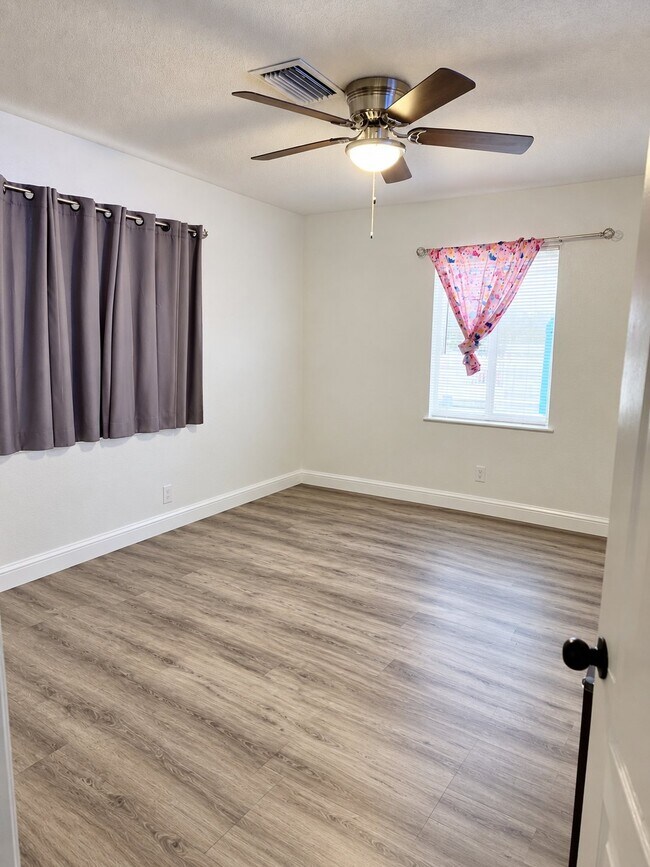 Foto del edificio - 3048 NW 56th St