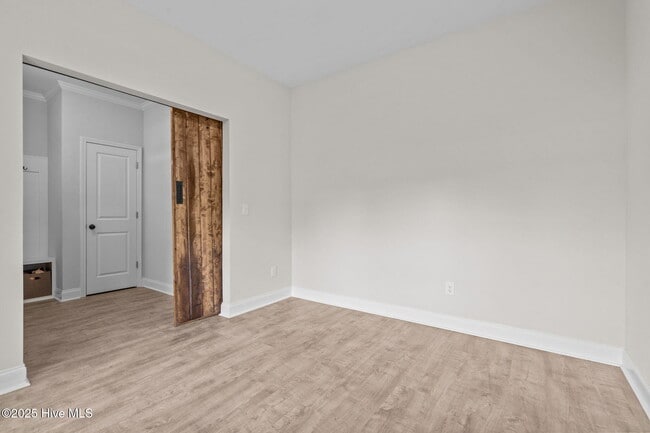 Building Photo - 120 Pinelands Vista