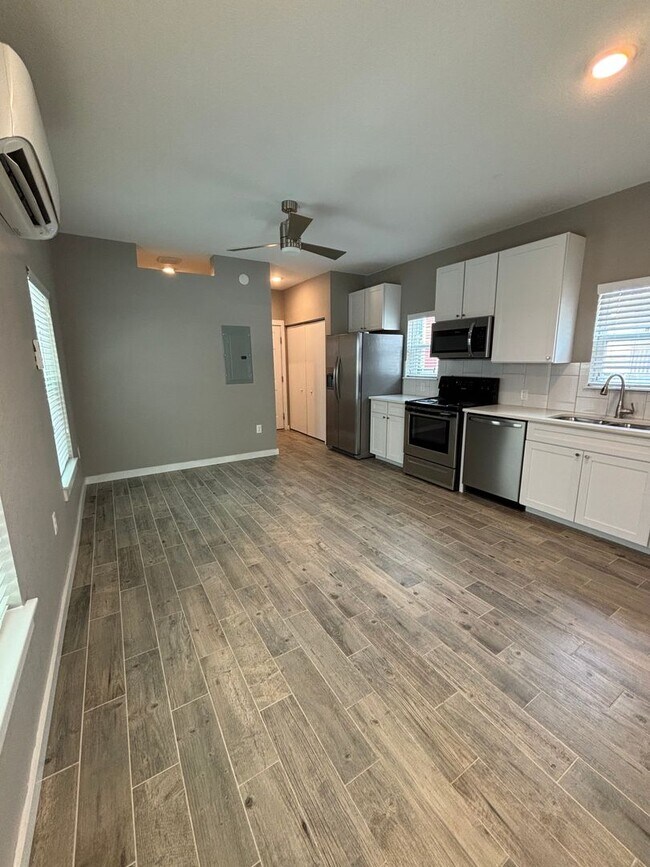 Building Photo - A1121 Woodbury Row Phase III