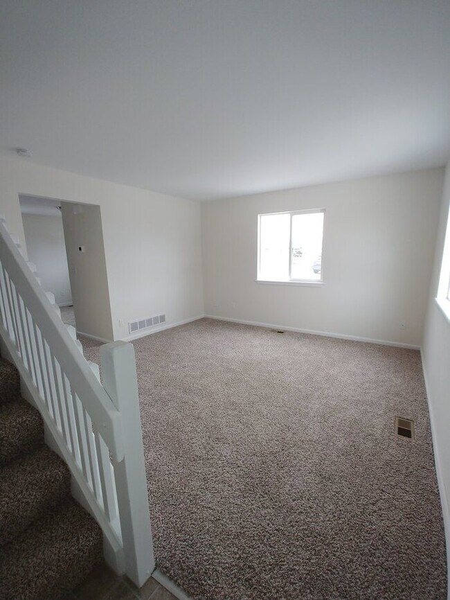 Building Photo - 7804 Jasmine Dr