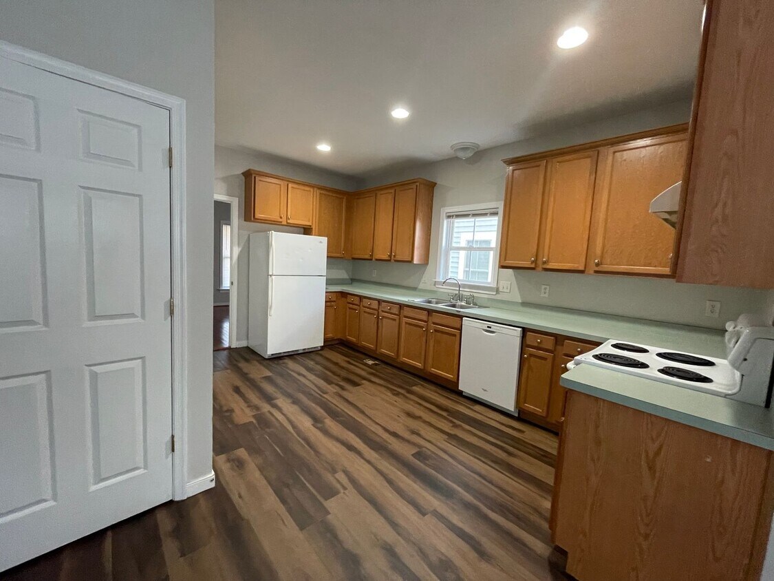 Foto principal - Coming Soon! | Spacious 4-Bedroom Home | C...