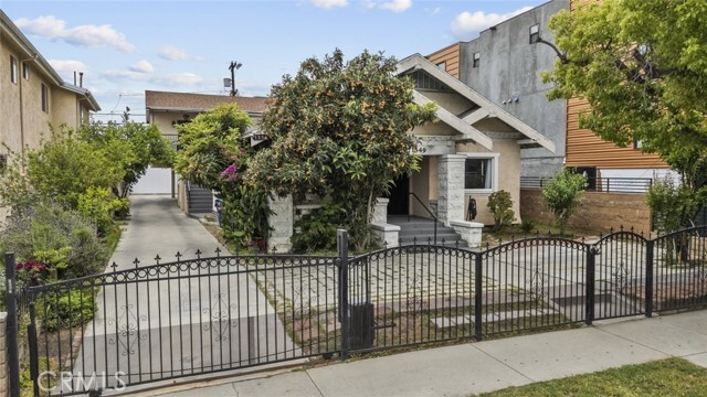 Building Photo - 1549 N Kingsley Dr