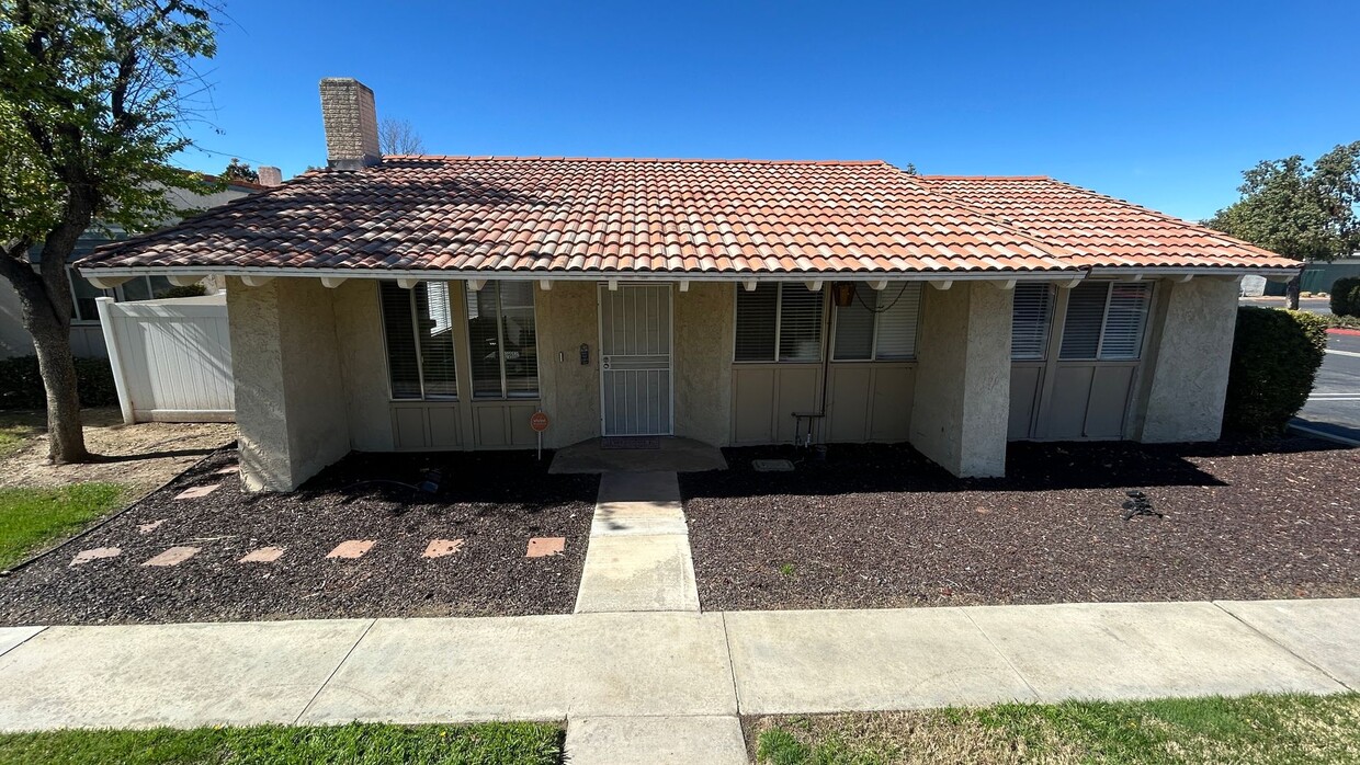 Primary Photo - Charming 2-Bed, 2-Bath Furnished Home in H...