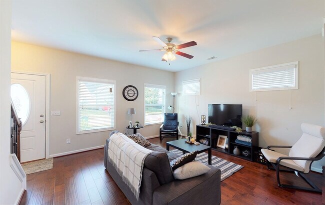 Foto del edificio - 160 Kirkwood Dr