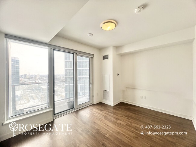 Photo du bâtiment - Modern 1-Bedroom Condominium with Parking in Downtown Kitchener