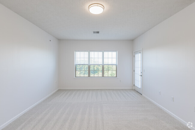 2BR, 2BA - 973SF (2bd Sm) - Living Room - Chatham Commons of Cranberry