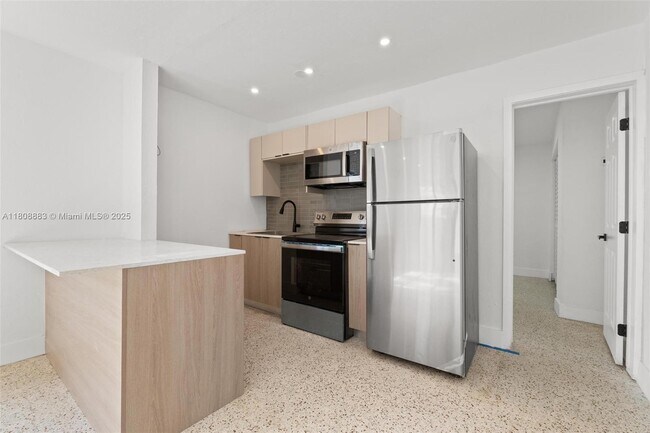 Foto del edificio - 2442 SW 3rd St