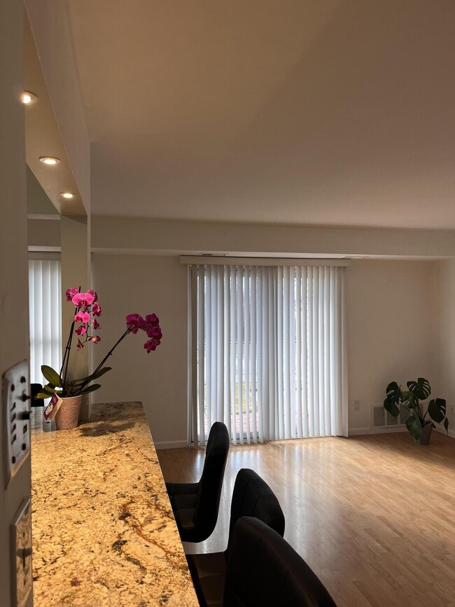 Foto del edificio - 30445 W 14 Mile Rd