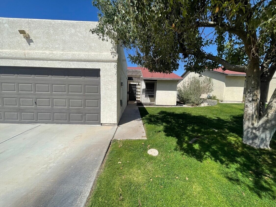 1616 W Hillside Pl, Yuma, AZ 85364 Condo for Rent in Yuma, AZ