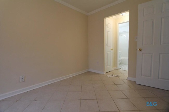 Foto del edificio - 18311 Hillside Ave