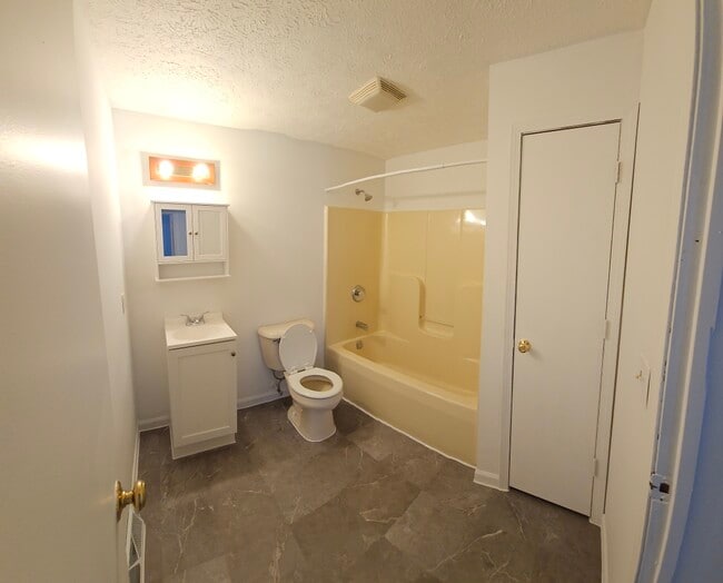 Guest Bathroom - 360 Steven Ct