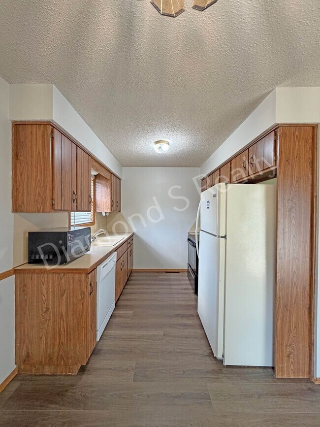 Foto del edificio - Cozy 2 Bed, 1 Bath Home with Attached Garage Available!