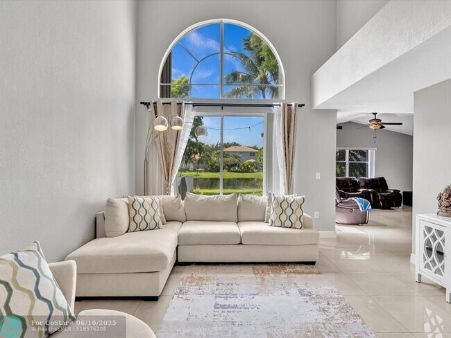 Foto del edificio - 16418 Sapphire St