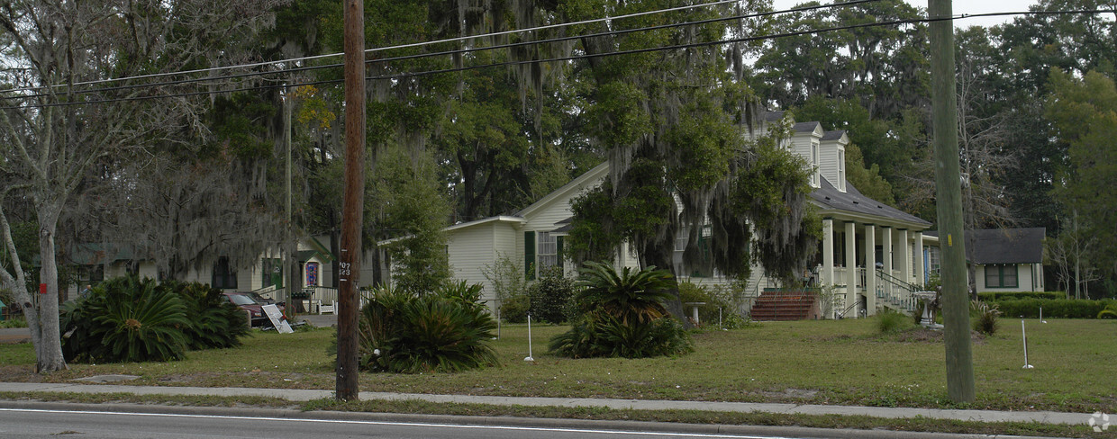 Primary Photo - 1121 NW 6th St